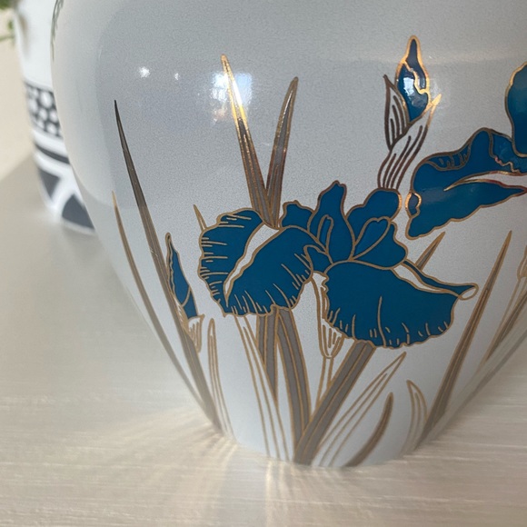 OTAGIRI ROYAL IRIS 6x6” VASE. BLUE IRIS & GOLD LEAVES JAPAN beautiful vintage - Picture 6 of 7